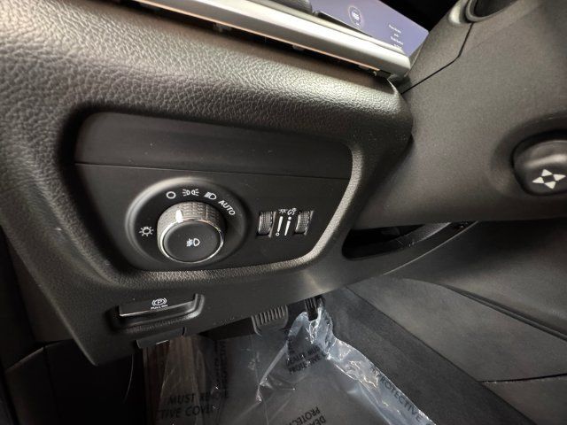 Used 2023 Jeep Grand Cherokee Limited w/ Luxury Tech Group II AWD/4WD image 25
