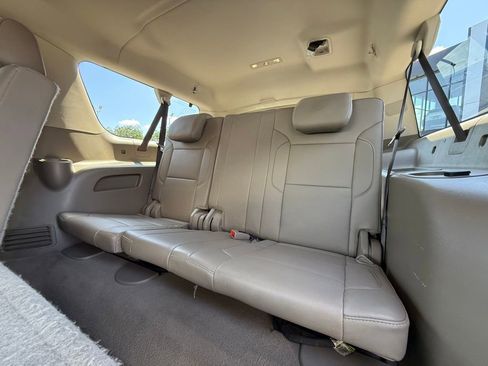 Used 2019 Chevrolet Suburban LT RWD image 40