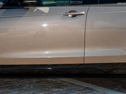 Used 2023 Land Rover Discovery S R-Dynamic image 45