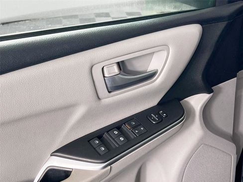 Used 2017 Toyota Camry LE image 17