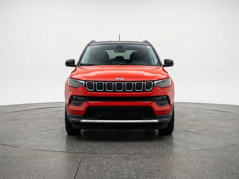 Used 2025 Jeep Compass Limited image 2