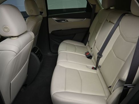 Certified 2022 Cadillac XT5 Premium Luxury AWD/4WD image 16