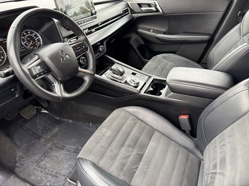 Used 2024 Mitsubishi Outlander SE Black Edition image 9