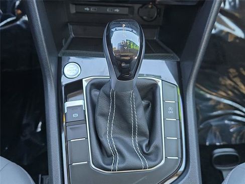 Used 2024 Volkswagen Taos SE w/ Panoramic Sunroof Package image 21