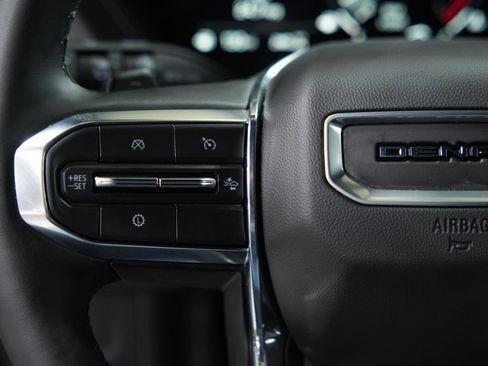 Used 2025 GMC Yukon Denali image 37