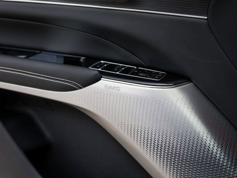 Used 2025 Cadillac Lyriq Luxury image 20