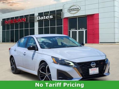 Used 2024 Nissan Altima 2.5 SR FWD image 1