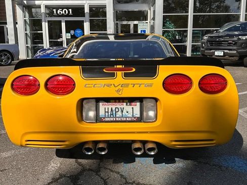 Used 2000 Chevrolet Corvette Coupe w/ Roof Pkg RWD image 4