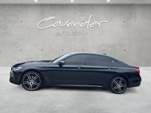 Used 2018 BMW 750i image 15