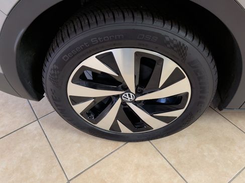 Used 2023 Volkswagen ID.4 Pro AWD/4WD image 10