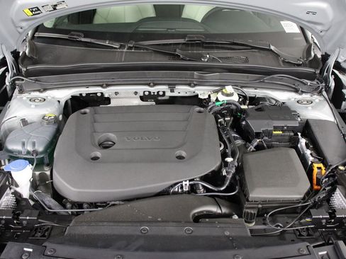 New 2026 Volvo XC40 B5 Plus w/ Protection Package Premier AWD/4WD image 12