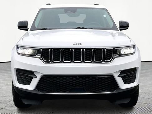 Used 2023 Jeep Grand Cherokee Laredo X image 2