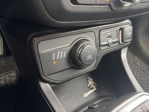 Used 2022 Jeep Renegade Latitude image 23