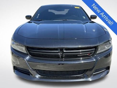 Used 2022 Dodge Charger SXT w/ Blacktop Package RWD image 2