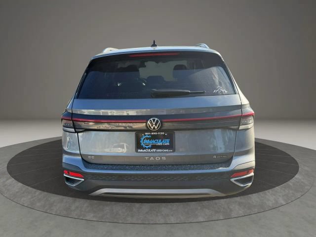 Used 2025 Volkswagen Taos SE AWD/4WD image 4