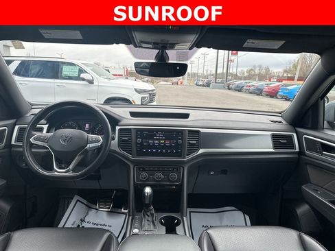 Used 2021 Volkswagen Atlas Cross Sport SE image 2