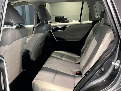 Used 2022 Toyota RAV4 XLE Premium image 23