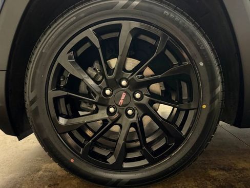 Used 2023 GMC Terrain SLE w/ Driver Convenience Package image 10