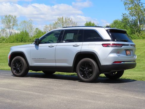 Certified 2024 Jeep Grand Cherokee Laredo X AWD/4WD image 22