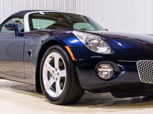 Used 2006 Pontiac Solstice Convertible w/ Premium Package image 19