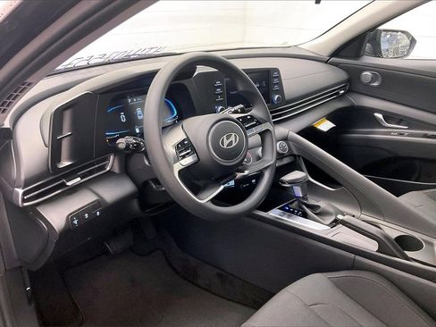 New 2026 Hyundai Elantra SE image 7