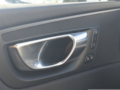 Certified 2026 Volvo XC60 B5 Plus w/ Protection Package Premier image 32