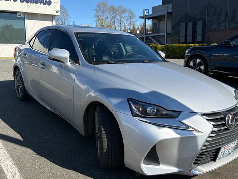 Used 2017 Lexus IS 200t image 5