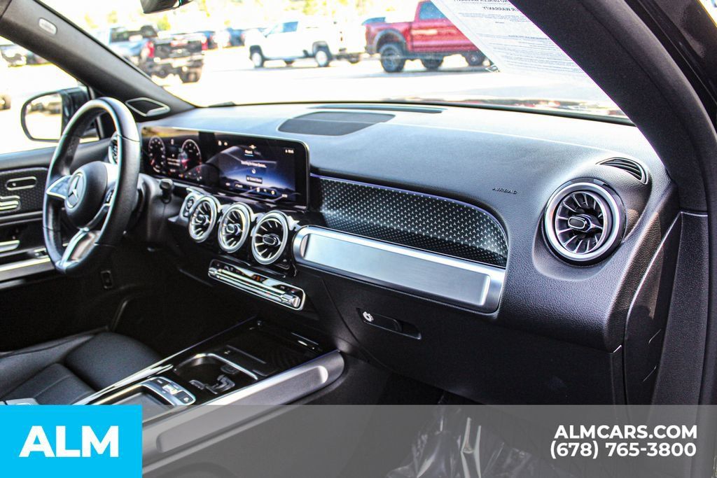 Used 2024 Mercedes-Benz GLB 250 4MATIC image 23