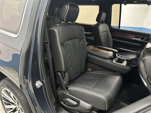 Used 2024 Jeep Grand Wagoneer Series III image 37