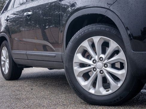 Used 2015 Kia Sorento EX image 2