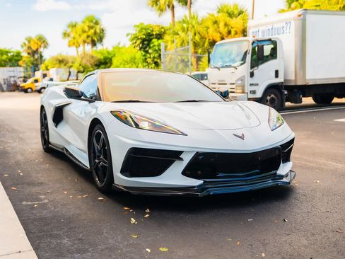 Used 2022 Chevrolet Corvette Stingray Premium Conv w/ Z51 Performance Package RWD image 4