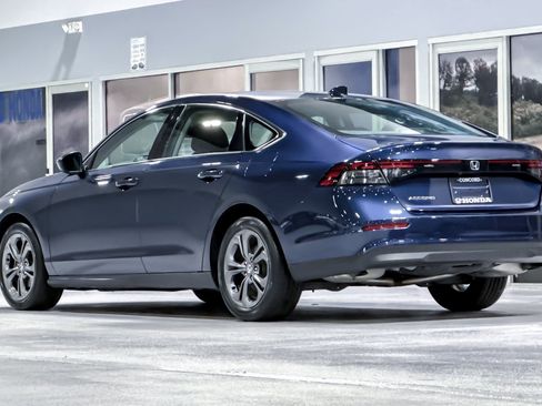 Used 2023 Honda Accord EX image 3