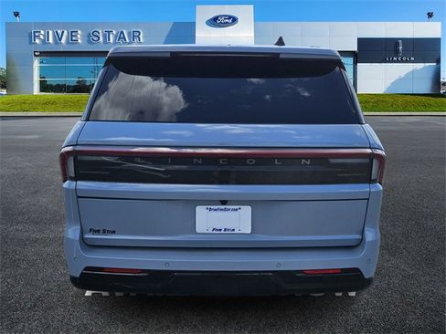 Used 2025 Lincoln Navigator L Reserve w/ Jet Appearance Package image 6