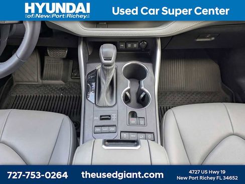 Used 2021 Toyota Highlander XLE AWD/4WD image 26