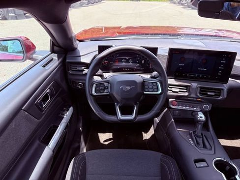 Used 2025 Ford Mustang Coupe RWD image 13