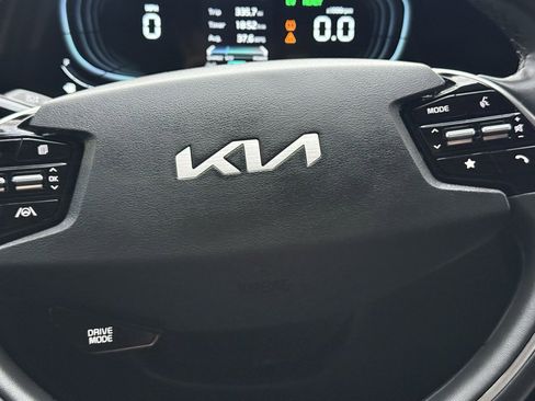Used 2023 Kia Niro EX image 31