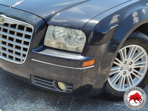 Used 2009 Chrysler 300 Touring RWD image 11