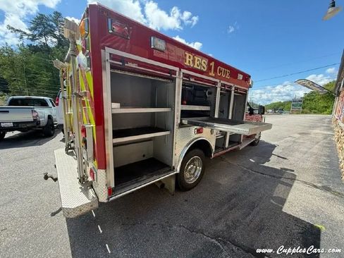 Used 2003 Ford F550 4x4 Regular Cab Super Duty image 13