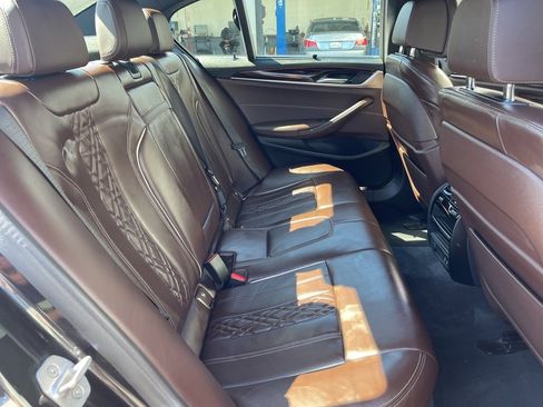 Used 2022 BMW 530e xDrive w/ M Sport Package image 27