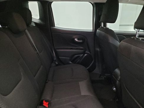 Used 2020 Jeep Renegade Altitude FWD image 19