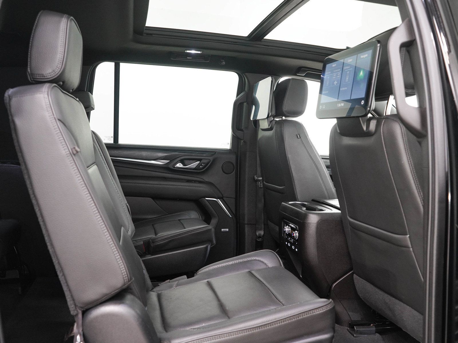 Used 2021 GMC Yukon XL Denali w/ Denali Premium Package AWD/4WD image 14