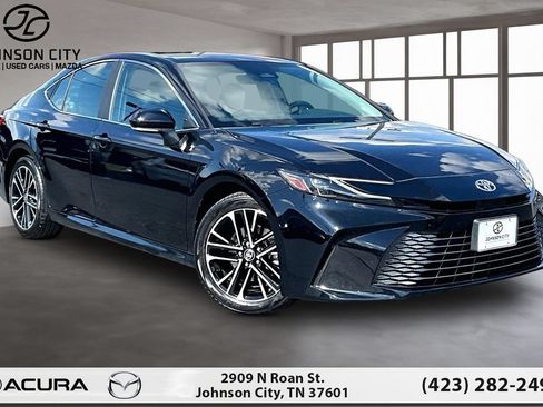 Used 2025 Toyota Camry XLE FWD image 12