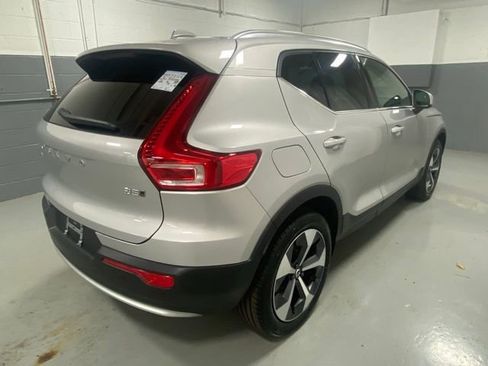 Used 2025 Volvo XC40 B5 Plus image 3