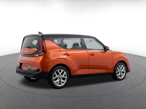 Used 2025 Kia Soul LX w/ LX Technology Package FWD image 9
