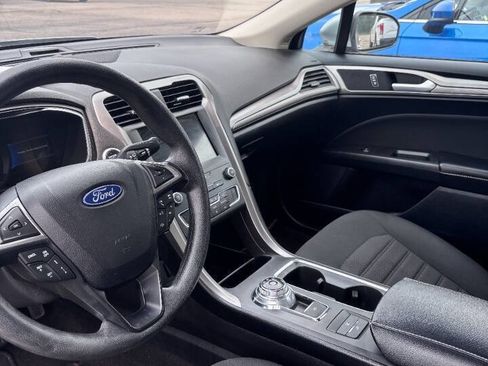 Used 2020 Ford Fusion SE FWD image 4