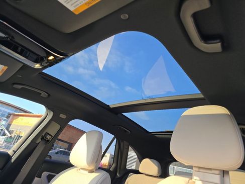 New 2026 Mercedes-Benz GLC 300 4MATIC image 3