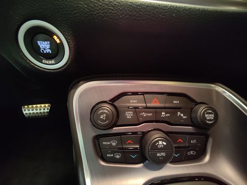 Used 2015 Dodge Challenger R/T Plus image 32