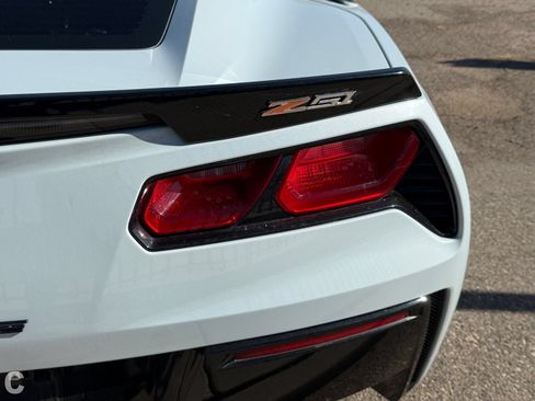 Used 2019 Chevrolet Corvette Stingray Coupe RWD image 11