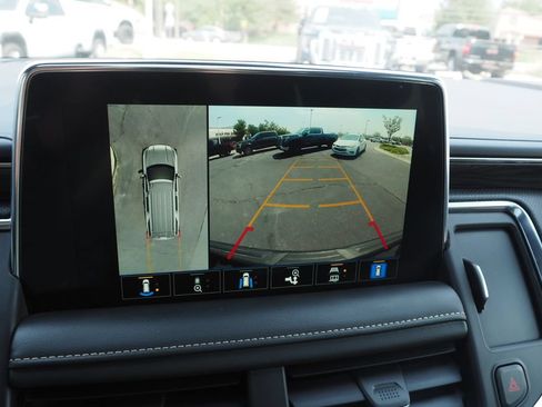 Used 2023 GMC Yukon SLT w/ SLT Premium Package AWD/4WD image 28
