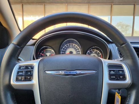 Used 2011 Chrysler 200 Limited image 21